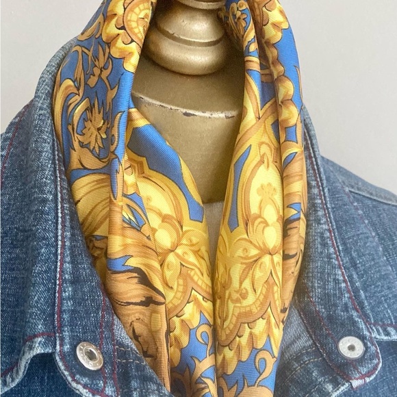 Fabulous silk scarf from WAKO Ginza Tokyo - Picture 9 of 12